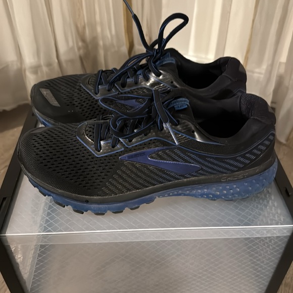 Brooks Ghost 12. Size 9.5. Lightly worn - Picture 2 of 5